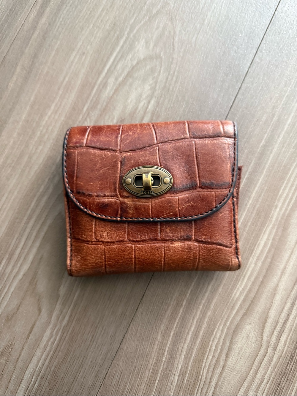 Fossil Croc-Embossed Leather Wallet in Cognac Brown with Brass Turn-Lock